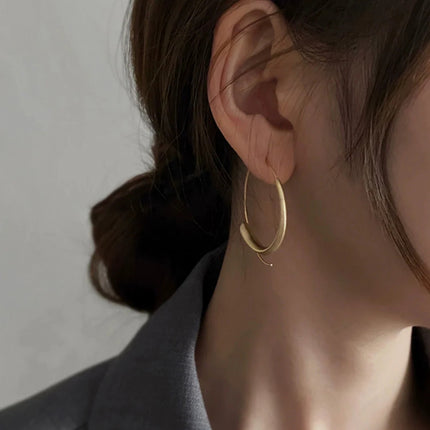 Frosted Gold Hoop Earrings – Minimalist Circle Earrings for Women